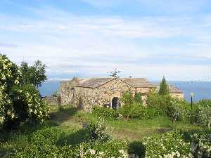 Ski Lodges, Mountain Refuges, Characteristic B&Bs and simply nice places to stay in Italy and the Italian Alps.